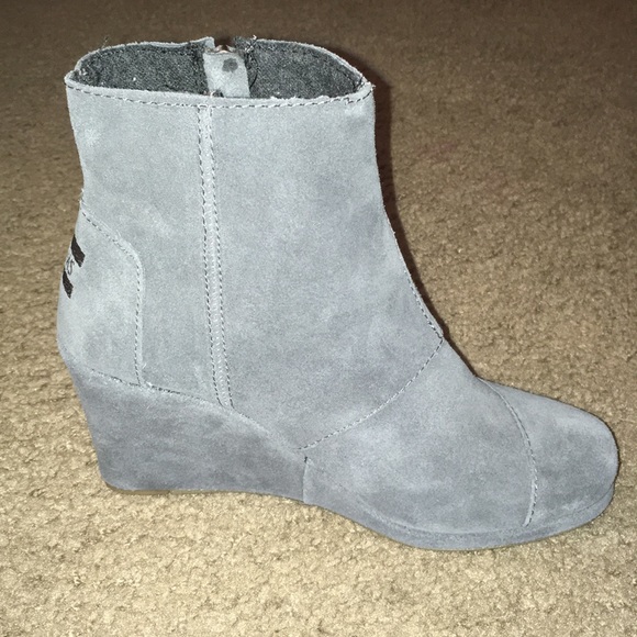 BRAND NEW! TOMS wedge booties, grey - Picture 5 of 6